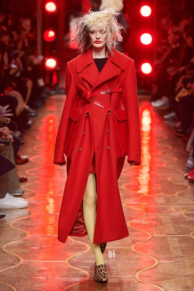 Look 28